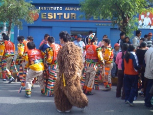 Peruvian dancers celebrating on Avenida Graciloso, right near the Asociación Arariwa office
